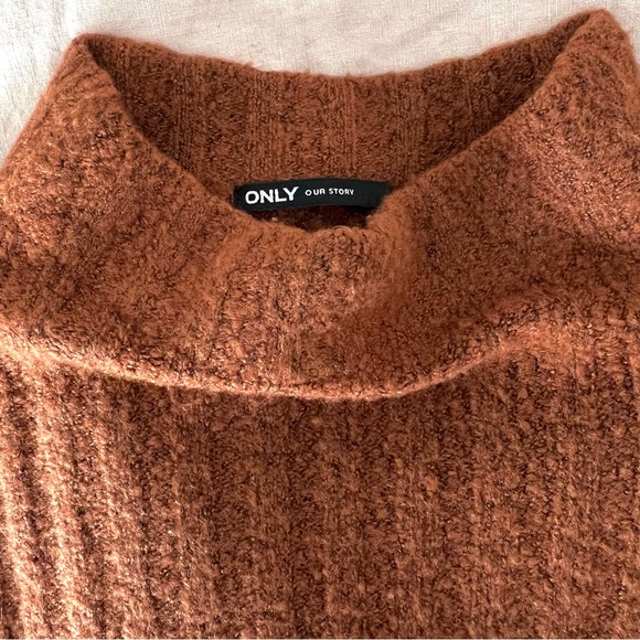 Ribbed mock neck sweater - Picture 2 of 2